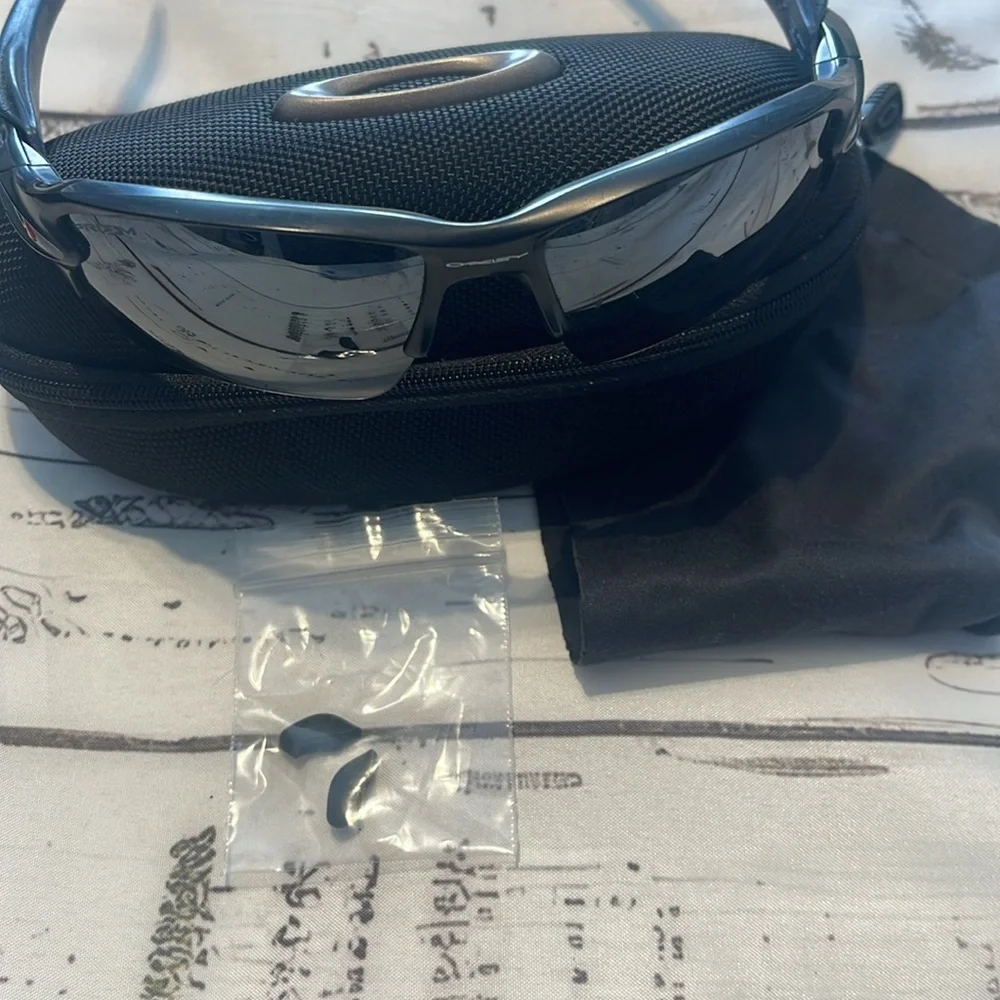 Oakley NFL NE patriots Flak 2.0 Prizm case Accessories Preowned